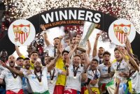 Sevilla berhasil menyabet gelar Liga Europa yang ke-7 setelah mengalahkan AS Roma melalui babak adu penalti di Puskas Arena, Budapest, Kamis (1/6) dinihari WIB