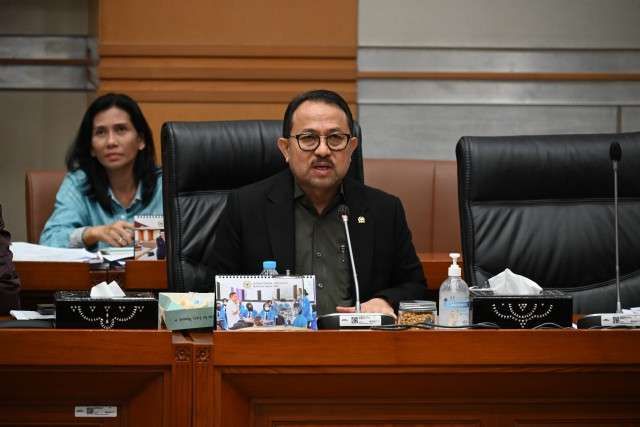 Wakil Ketua Komisi III DPR RI Pangeran Khairul Saleh saat memimpin rapat Komisi III DPR di Senayan, Jakarta, Rabu (7/6/2023)