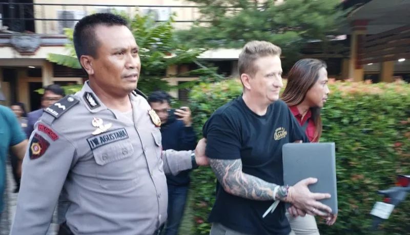 Polisi menyerahkan warga negara Kanada Stephane Gagnon .yang merupakan buronan interpol kepada Interpol Australia