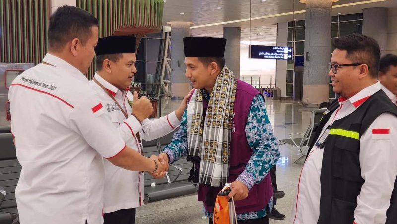 Kedatangan perdana jemaah haji khusus di Jeddah