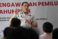 Anggota Bawaslu Herwyn JH Malonda dalam kegiatan Sosialisasi Pengawasan Partisipatif Pemilu 2024 di GMIM Antiokhia Cibubur, Kota Bekasi, Jawa Barat, Minggu (18/6/2023).