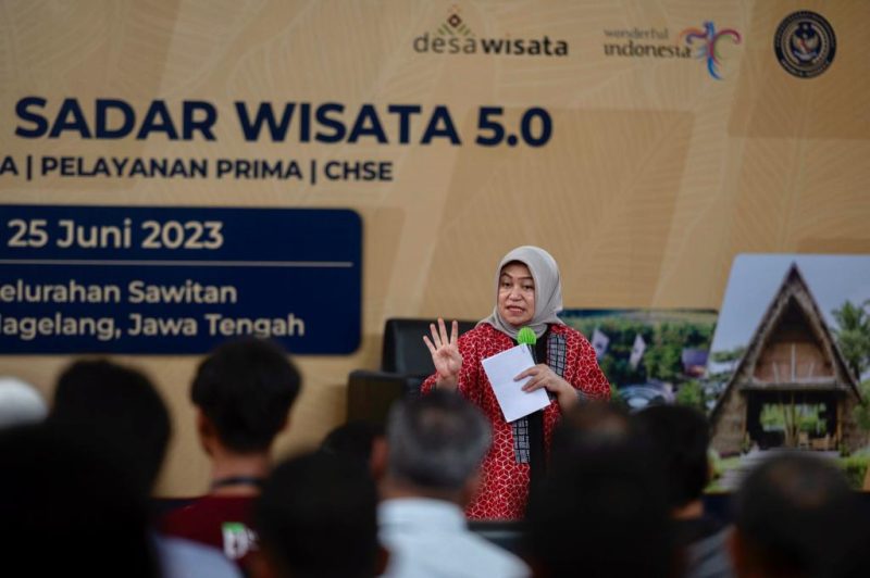 Deputi Bidang Sumber Daya dan Kelembagaan Kemenparekraf/Baparekraf Martini M. Paham saat membuka kegiatan