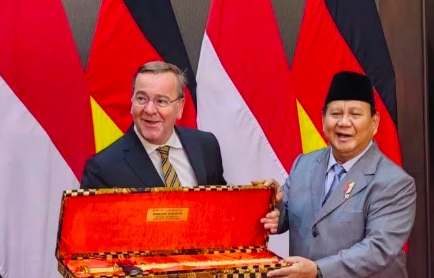 Menteri Pertahanan RI Prabowo Subianto bersama Menteri Pertahanan Jerman Boris Pistorius