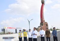Presiden Jokowi meresmikan Jembatan Kretek 2, di Bantul, DI Yogyakarta, Jumat (02/06/2023). (Foto: BPMI Setpres)