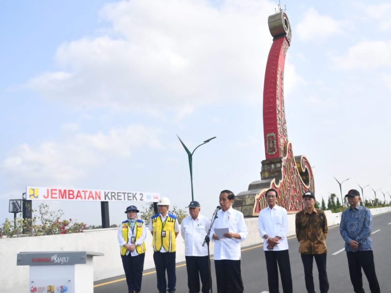 Presiden Jokowi meresmikan Jembatan Kretek 2, di Bantul, DI Yogyakarta, Jumat (02/06/2023). (Foto: BPMI Setpres)