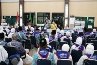 Sebanyak 359 jamaah calon haji (JCH) kloter 6 Embarkasi Palembang, Jumat (2/6) dinihari WIB bertolak meninggalkan Bandara SMB II Palembang menuju Madinah.