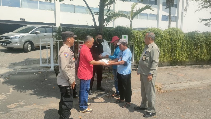 The Alts Hotel Bagi-bagi Sembako