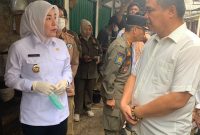 Wakil Walikota Fitrianti bersama BPOM melakukan inspeksi mendadak [Sidak] makanan berbahaya di Pasar 10 Ulu