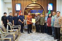 Gubernur Sumsel H Herman Deru ketika menerima kunjungan kerja Panitia Pemilihan Rektor Unsri di ruang tamu Gubernur, Kamis 8 Juni 2023.