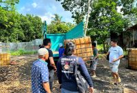 Ditreskrimsus Polda Sumsel menggerebek gudang BBM Ilegal di desa Payakabung, Kecamatan Indralaya Utara, Kabupaten Ogan Ilir [OI] pada pukul 01:00 dini hari, Minggu 11 Juni 2023.