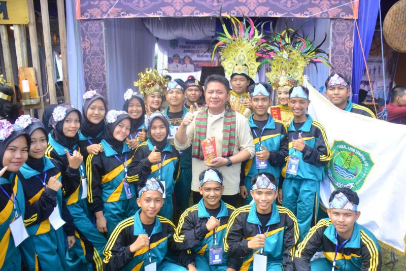 Gubernur Herman Deru saat  membuka  Jambore Pemuda Daerah Provinsi Sumatera Selatan, yang dipusatkan Tanjung Senai,  Komplek Perkantoran Kabupaten Ogan Ilir, Jumat 16 Juni 2023.