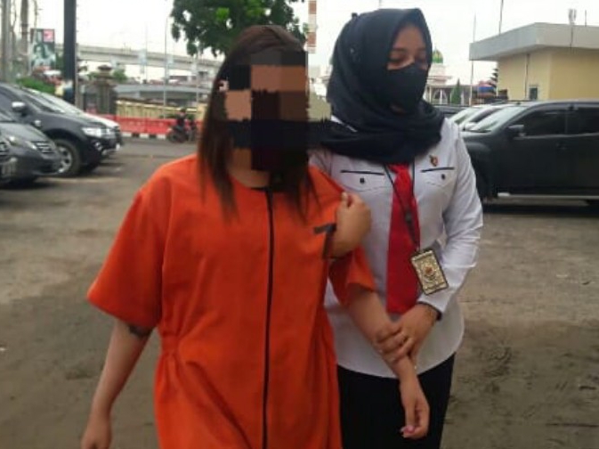 Subdit IV Reknata Ditreskrimum Polda Sumsel menangkap Pelaku TPPO berinisial SM di salah satu tempat penginapan [hotel] di Kota Palembang pada Jumat 16 Juni 2023 sekira pukul 14:30 WIB hingga menggiringnya ke Mapolda Sumsel. 