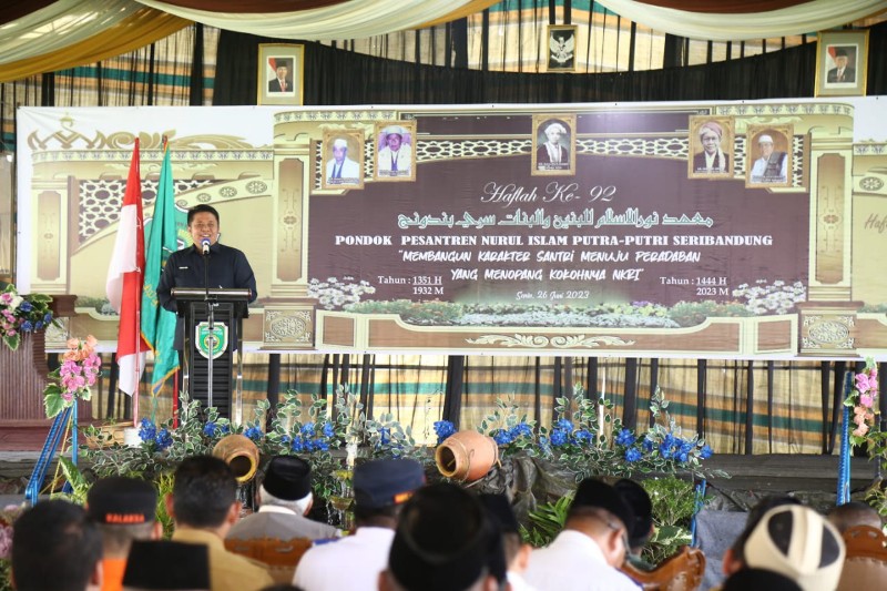 Herman Deru ketika hadir dalam Haflah ke 92 Ponpes Nurul Islam Putra Putri Seribandung di Komplek Maskanussalam Ponpes Nurul Islam Putra Putri Kecamatan Tanjung Batu Kabupaten Ogan Ilir, Senin 26 Juni 2023.