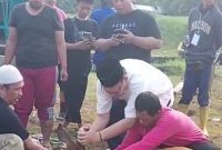 Kadis PUPR Kota Palembang H Ahmad Bastari MT IPM ASEAN-Eng, di sela penyembelihan belasan hewan Kurban, Jumat 30 Juni 2023.