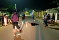 Sesosok mayat yang diduga korban tawuran ditemukan di Jalan KH Azhari RT 018 RW 005, Kelurahan 14 Ulu Kecamatan Seberang Ulu II Palembang pada Kamis 1 Juni 2023, sekira pukul sekira pukul 02:45 WIB dini hari.