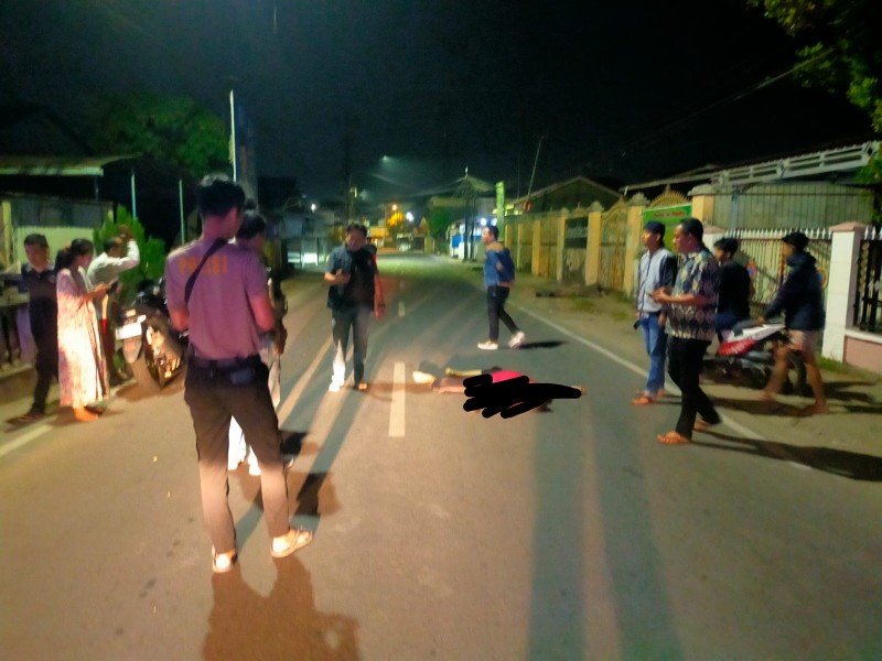 Sesosok mayat yang diduga korban tawuran ditemukan di Jalan KH Azhari RT 018 RW 005, Kelurahan 14 Ulu Kecamatan Seberang Ulu II Palembang pada Kamis 1 Juni 2023, sekira pukul sekira pukul 02:45 WIB dini hari. 