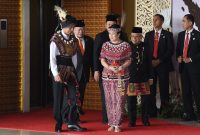 Presiden Jokowi didampingi Wapres Ma’ruf Amin bersama Ketua DPR RI Puan Maharani, Ketua DPR RI La Nyalla Mattalitti, dan Ketua MPR RI Bambang Soesatyo sebelum menyampaikan pidato pada Sidang Tahunan MPR RI dan Sidang Bersama DPR RI dan DPD RI dalam rangka HUT Ke-78 Proklamasi Kemerdekaan RI