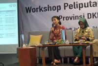 Komisioner KPU DKI Jakarta Astri Megatari (kiri) saat mengisi acara dialog 'Workshop Peliputan Pemilu 2024', di Jakarta, Kamis (24/8/2023)
