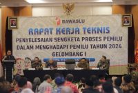 Ketua Bawaslu Rahmat Bagja bersama Anggota Bawaslu Totok Hariyono menghadiri kegiatan Rakernis Penyelesaian Sengketa Proses Pemilu Gelombang I, Senin (22/8/2023).