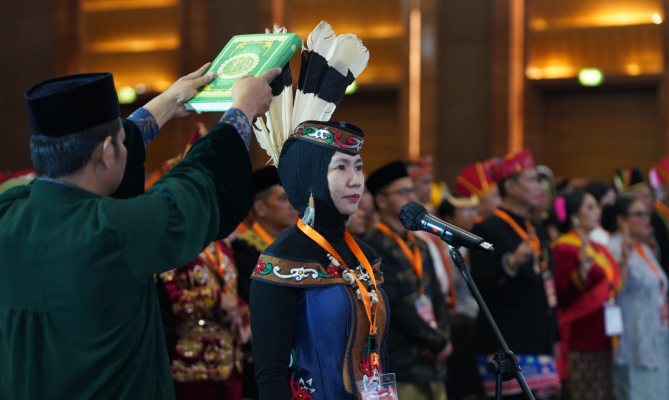 Prosesi pelantikan Anggota Bawaslu Kabupaten/Kota se-Indonesia di Jakarta, Sabtu (19/8/2023) malam.