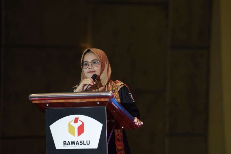 Komisioner Bawaslu RI Lolly Suhenty