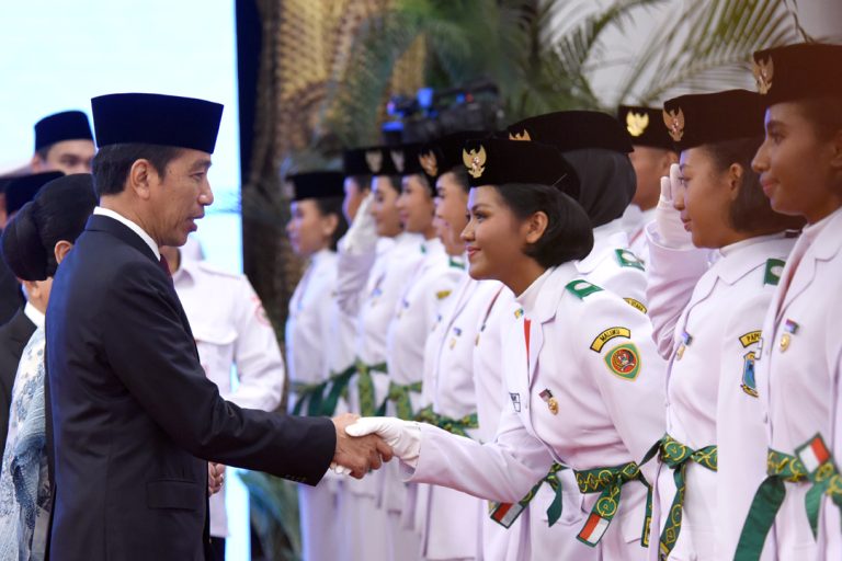 Presiden Jokowi saat mengukuhkan Paskibraka di Istana Negara, Jakarta, Selasa (15/08/2023). (Foto: Humas Setkab)