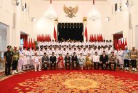 Sebanyak 76 pelajar telah dikukuhkan oleh Presiden Joko Widodo untuk menjadi anggota Pasukan Pengibar Bendara Pusaka (Paskibraka) 2023