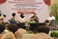 Ketua Bawaslu Rahmat Bagja saat menjadi narasumber dalam Webinar Nasional Peningkatan Kompetensi Polwan Dalam Rangka Memperingati Hari Jadi Polwan ke-75 Tahun 2023 yang diselenggarakan secara 'hybrid' di Jakarta, Selasa (29/8/2023).