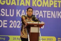 Anggota Bawaslu Puadi saat membuka Pelatihan Penguatan Kompetensi Anggota Bawaslu Kabupaten/Kota Batch 2, Senin (28/8/2023)
