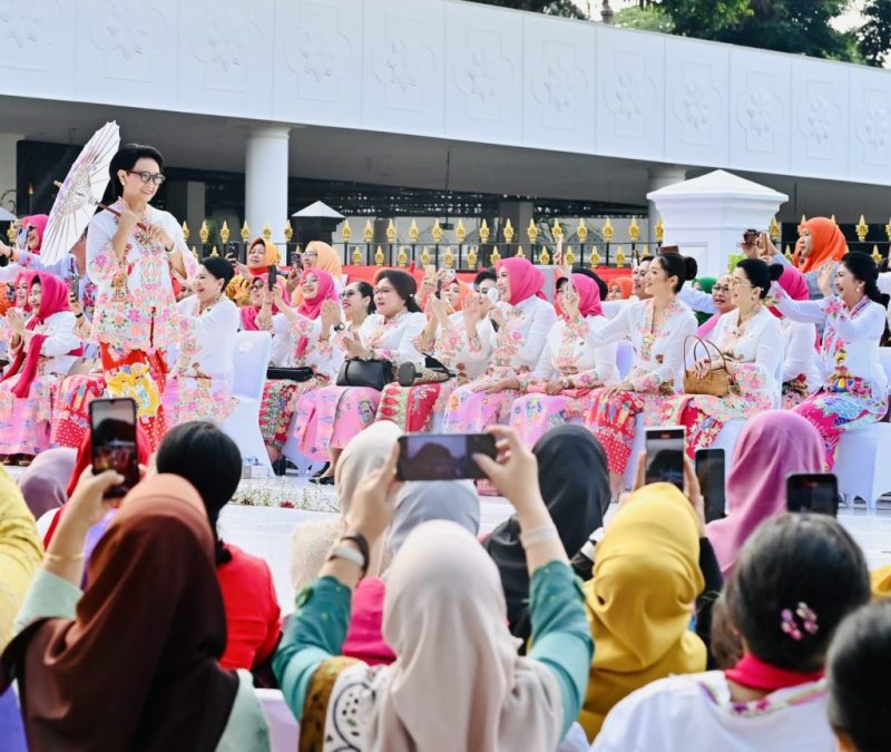 Istana Berkebaya di depan Istana Merdeka, Jakarta, Minggu (06/08/2023). (Foto: BPMI Setpres)