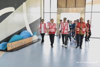 Menteri Perhubungan Budi Karya Sumadi, Minggu (13/8), meninjau progres pembangunan bandara baru di Pulau Mentawai, Sumatera Barat