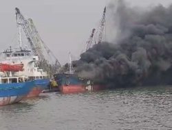 Kebakaran Kapal di Sunda Kelapa Berhasil Dipadamkan