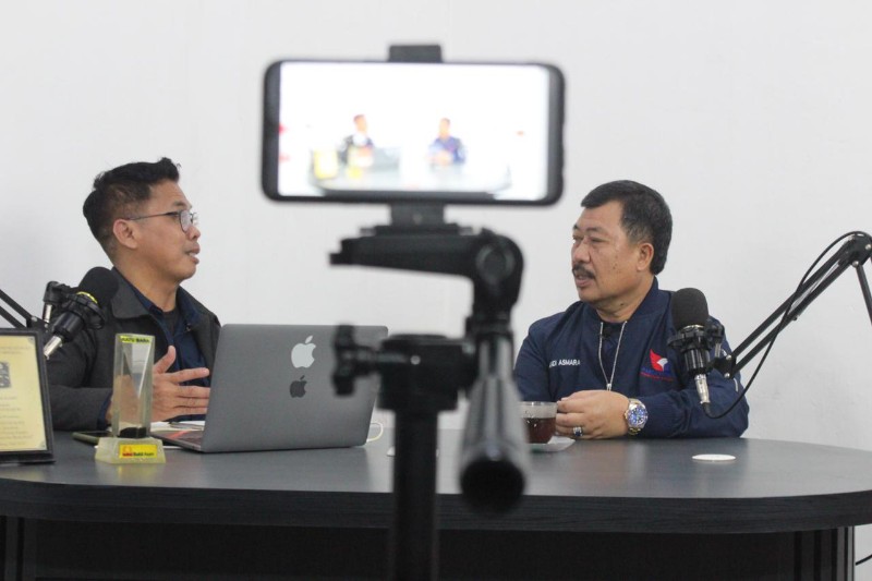 Andi Asmara saat podcast dipandu langsung Ketua PWI DR Firdaus Komar di Kantor PWI Sumsel, Rabu 16 Agustus 2023.