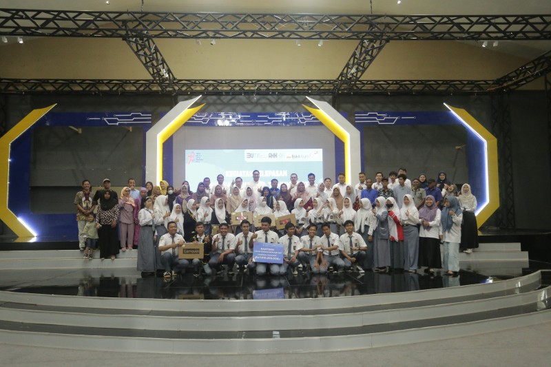 PT Bukit Asam Tbk [PTBA] melaksanakan pelepasan peserta Program Bantuan Biaya Pendidikan Mahasiswa Sekitar Bukit Asam [Bidiksiba] tahun ajaran 2023 di Gedung Serba Guna [GSG] Tanah Putih, Tanjung Enim, Senin 7 Agustus 2023.