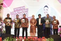 Gubernur Sumsel H Herman Deru menghadiri Tasyakuran dan Launching Buku Biografi R.A. Anita Noeringhati yang berjudul 