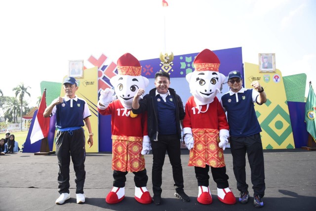 Gubernur Sumsel H Herman Deru resmi melaunching logo dan maskot Pekan Olahraga Pelajar Nasional (POPNAS) XVI Tahun 2023, di halaman Griya Agung Palembang, Senin (31/7).