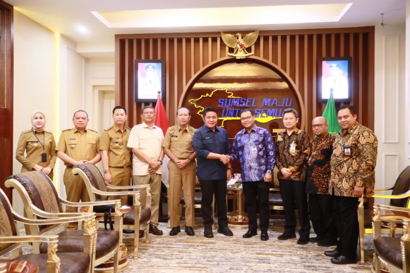 Selasa (1/8) pagi, Gubernur Sumsel H Herman Deru menerima audiensi Kepala Perwakilan Bank Indonesia Provinsi Sumsel yang baru Ricky P Gozali beserta jajarannya. 