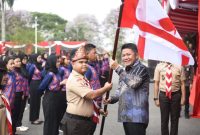 Gubernur Sumsel H Herman Deru melepas ratusan peserta Raimuna ke XII Tahun 2023 Gerakan Pramuka Kontingen Sumsel ke Bumi Perkemahan Cibubur Jakarta Timur dan melepas Tim Kesenian Sumsel yang akan unjuk kebolehan dalam rangka HUT ke 78 RI di Istana Presiden pada 17 Agustus 2023 mendatang.