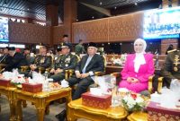 Wakil Gubernur  Sumatera Selatan (Sumsel) H Mawardi Yahya bersama Forkopimda, pejabat eksekutif dan Legislatif   mendengarkan pidato kenegaraan Presiden RI Ir Joko Widodo  yang ditayangkan TVRI melalui layar lebar, bertempat di ruang sidang Paripurna DPRD Provinsi Sumsel, Rabu (16/8) pagi.
