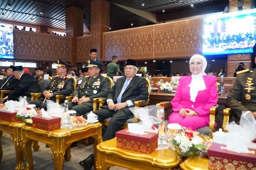 Wakil Gubernur  Sumatera Selatan (Sumsel) H Mawardi Yahya bersama Forkopimda, pejabat eksekutif dan Legislatif   mendengarkan pidato kenegaraan Presiden RI Ir Joko Widodo  yang ditayangkan TVRI melalui layar lebar, bertempat di ruang sidang Paripurna DPRD Provinsi Sumsel, Rabu (16/8) pagi.