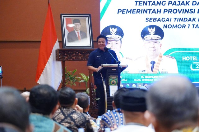 Gubernur Sumsel Herman Deru saat menjadi keynote speaker pada Focus Group Discussion (FGD) Diskusi Terarah tentang Pendapatan Asli Daerah (PAD) dan Koordinasi Penyelarasan Penyusunan Raperda tentang Pajak Daerah dan Retribusi Daerah Pemerintah Provinsi dan Pemerintah Kabupaten/Kota sebagai tindak lanjut dari Undang-Undang Nomor 1 Tahun 2022 Tentang HKPD bertempat di Ballromm Hotel Aryaduta Palembang, Rabu (23/8).