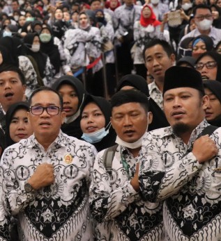 Ketua PGRI Sumsel H Ahmad Zulinto SPd MM saat pengumuman pengusulan 3500 guru honorer di Hotel Sultan pada Rabu 13 Juli 2022.