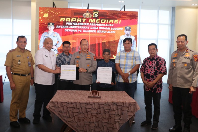 Kapolda Sumsel Irjen Pol A Racmad Wibowo SIK mengahi Perseteruan Lahan Masyarakat Sungai Sodong dengan PT SWA