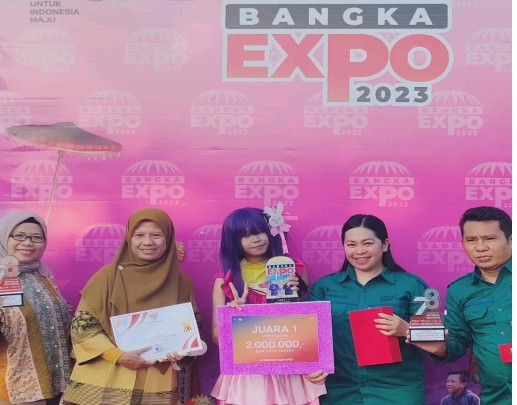 Pelajar SMP Negeri 2 Sungailiat, Keyran Allyonna Syam berhasil menorehkan prestasi dalam ajang Cosplay Competition pada Bangka Expo 2023