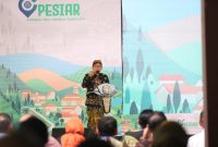 Mendes PDTT Abdul Halim Iskandar meluncurkan PESIAR, di Desa Losari, Jombang, Jawa Timur, Rabu (30/8/2023). (Foto: Humas Kemendes PDTT)
