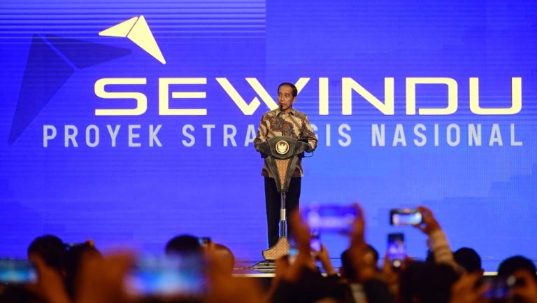 Presiden Joko Widodo menghadiri acara Sewindu PSN yang digelar di Mal Kota Kasablanka, Jakarta, Rabu (13/09/2023). (Foto: BPMI Setpres)