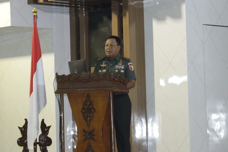 Pangdam V/Brawijaya, Mayjen TNI Farid Makruf MA menegaskan kepada seluruh Dansat dan Kabalak untuk meningkatkan pengawasan terkait aset-aset Kodam yang ada di Jawa Timur.