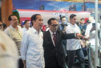 Presiden Jokowi melakukan peninjauan pameran Hub Space yang mengambil tema “Journey to Connect Indonesia”, di Plenary Hall, Jakarta Convention Center (JCC), Jakarta, Jumat (29/09/2023). (Foto: BPMI Setpres)