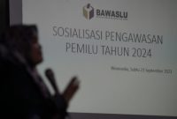 Anggota Bawaslu Lolly Suhenty saat mengisi acara Sosialisasi Pengawasan Partisipatif menjadi aktor pemilu Bertempat di Aula Desa Dieng, Kecamatan Kejajar, Kabupaten Wonosobo, Sabtu (23/9/2023).
