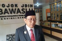 Anggota Majelis DKPP I Dewa Kade Wiarsa Raka Sandi seusai melaksanan sidang di Kantor Bawaslu Bengkulu, Provinsi Bengkulu, Jumat (8/9/2023)
